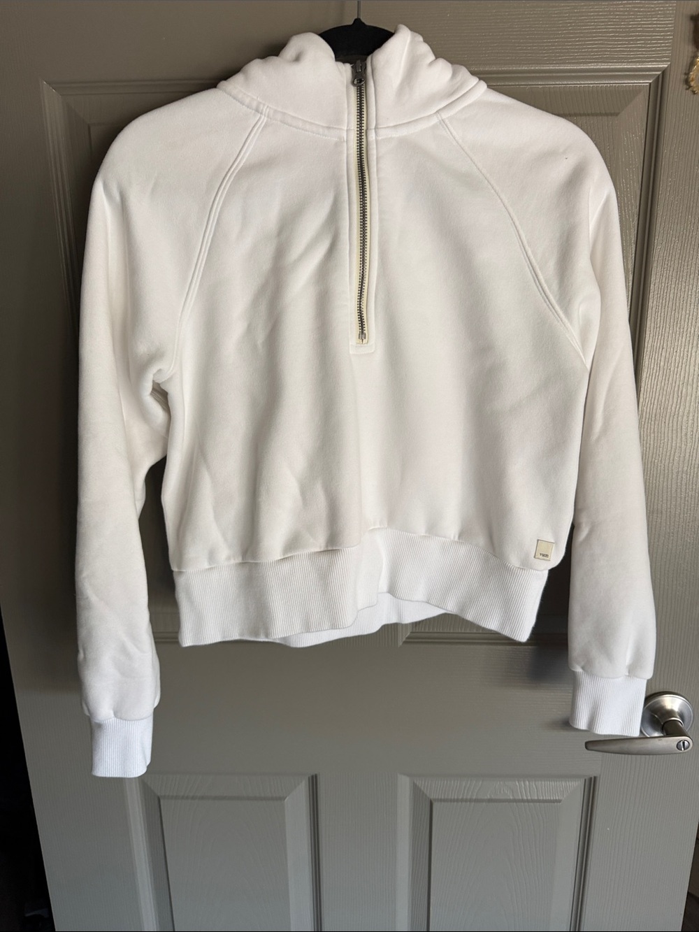 Vuori White Half-Zip Cropped Pullover Hoodie